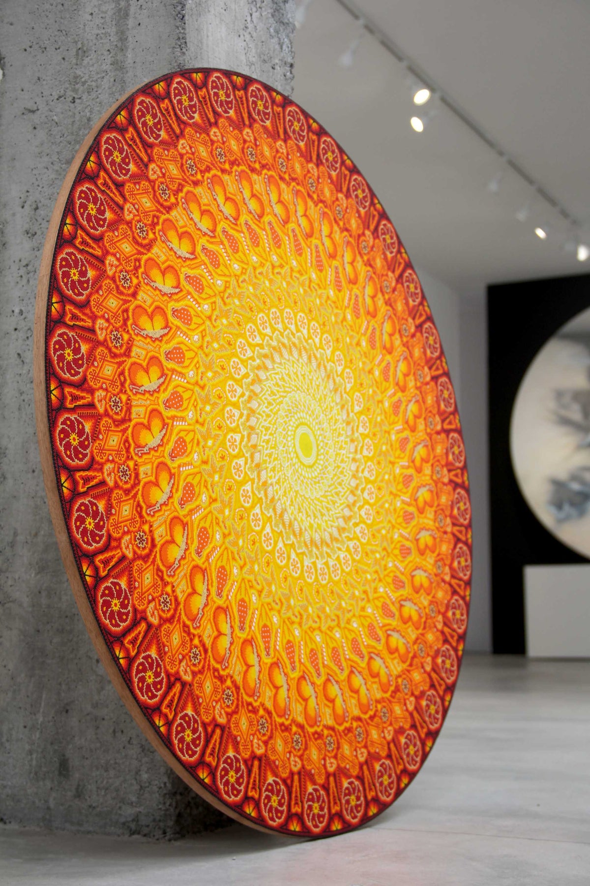 Nierika de micro chaquira Círculo Huichol - Remolino Tatewari - 90 cm.