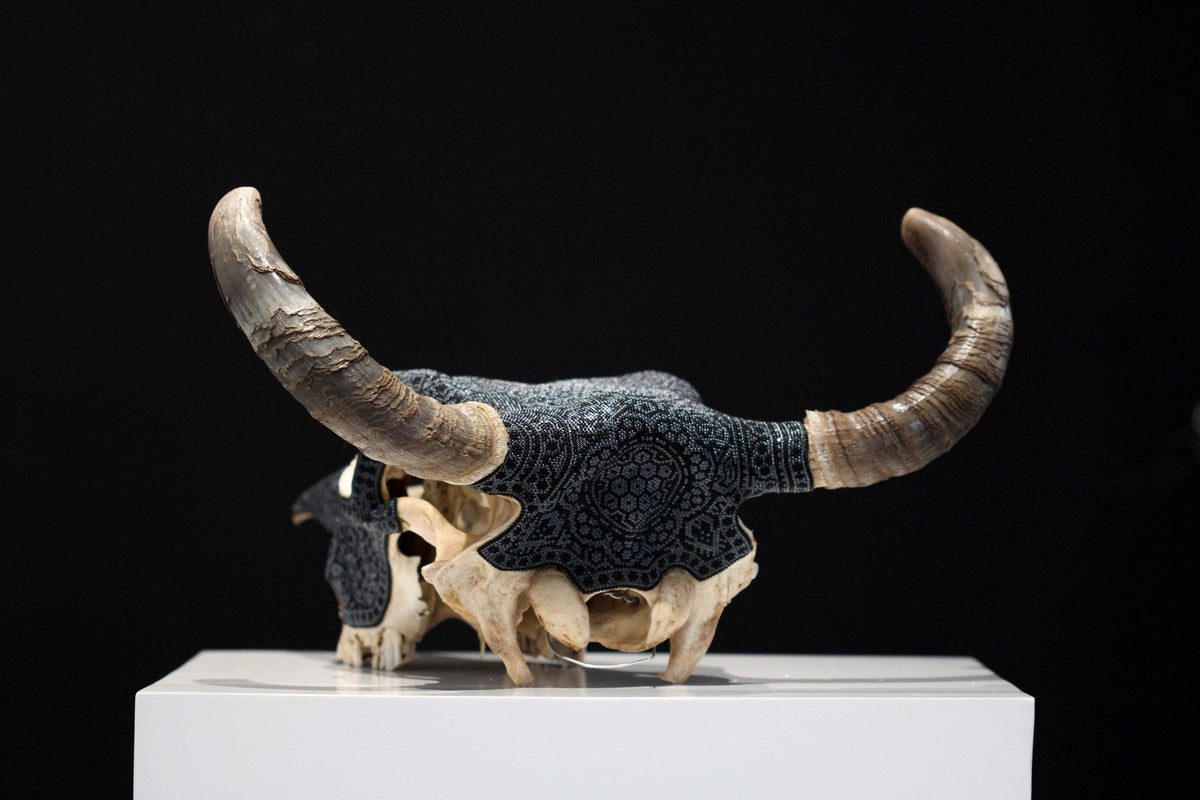 Cráneo de vaca Arte Huichol - Hikuri IX - Arte Huichol - Marakame