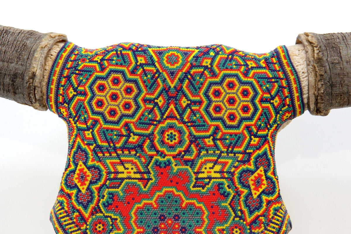 Cráneo de vaca Arte Huichol - hikuri neixa en tseriekame - Arte Huichol - Marakame