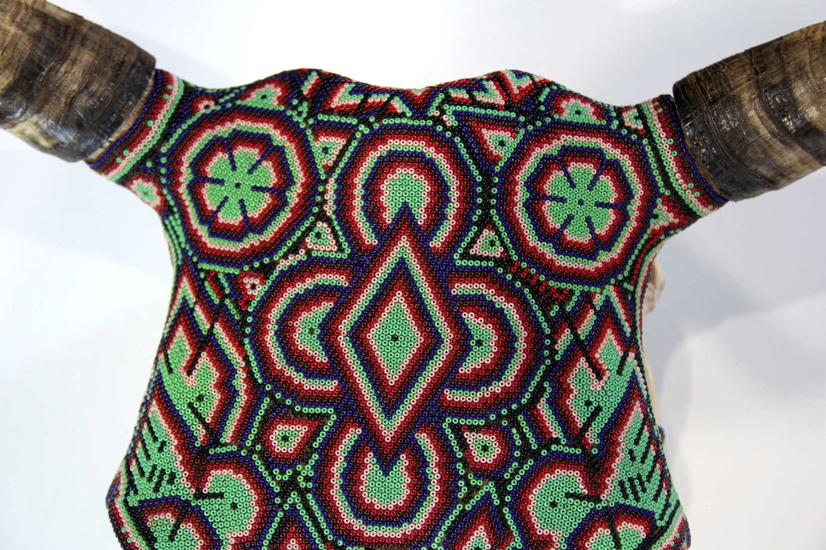 Cráneo de vaca Arte Huichol - Nierika miire - Arte Huichol - Marakame