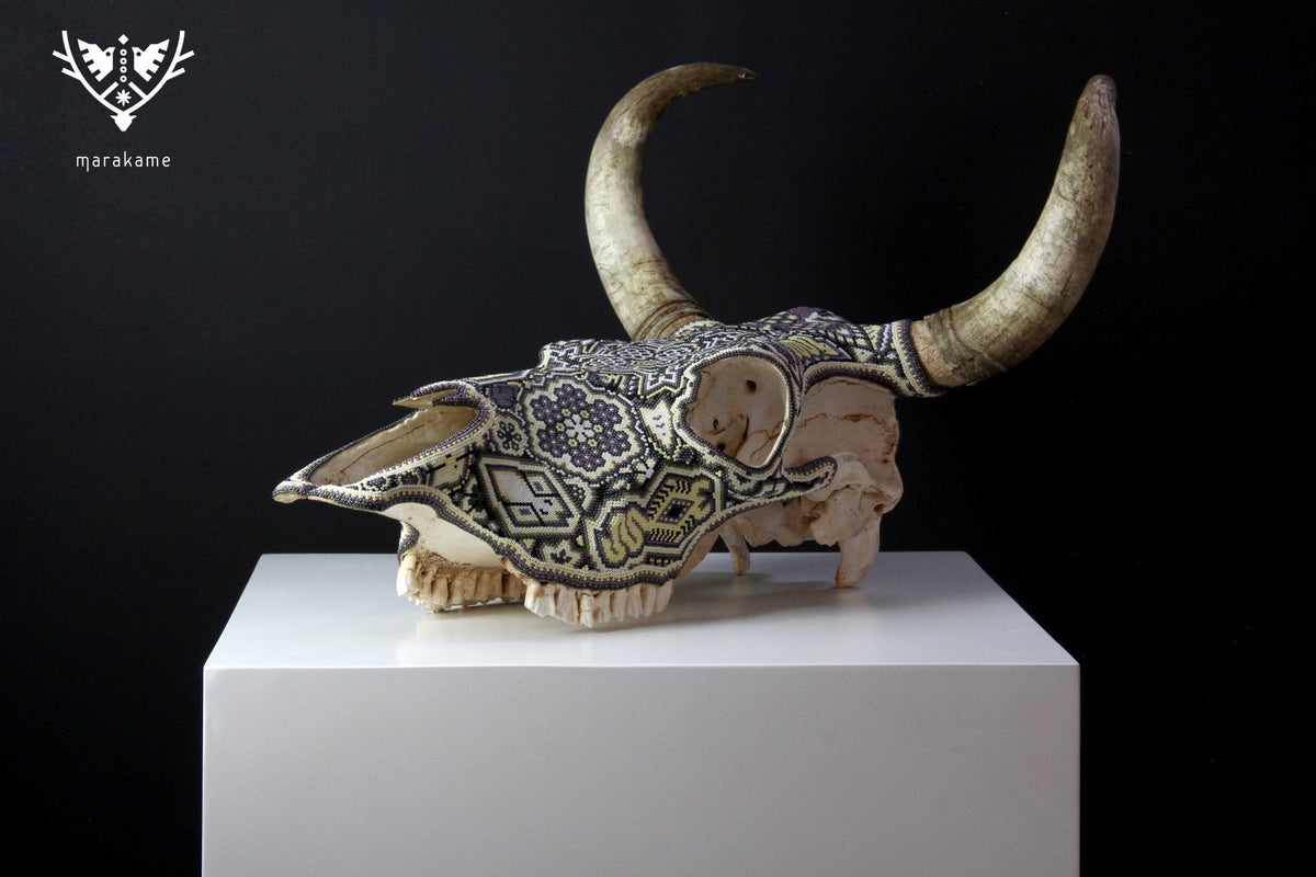 Cráneo de vaca Arte Huichol - Nierika miire II - Arte Huichol - Marakame