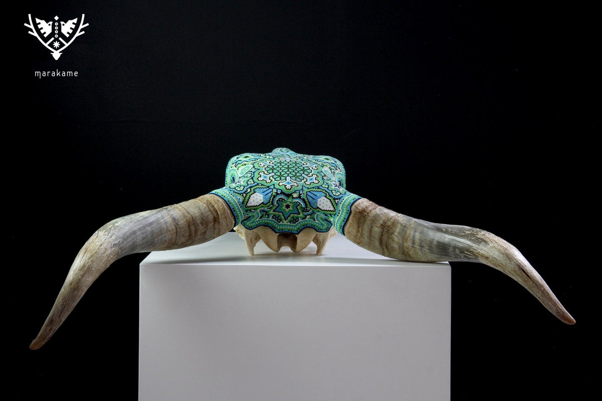 Cráneo de vaca Arte Huichol - Nierika miire III - Arte Huichol - Marakame