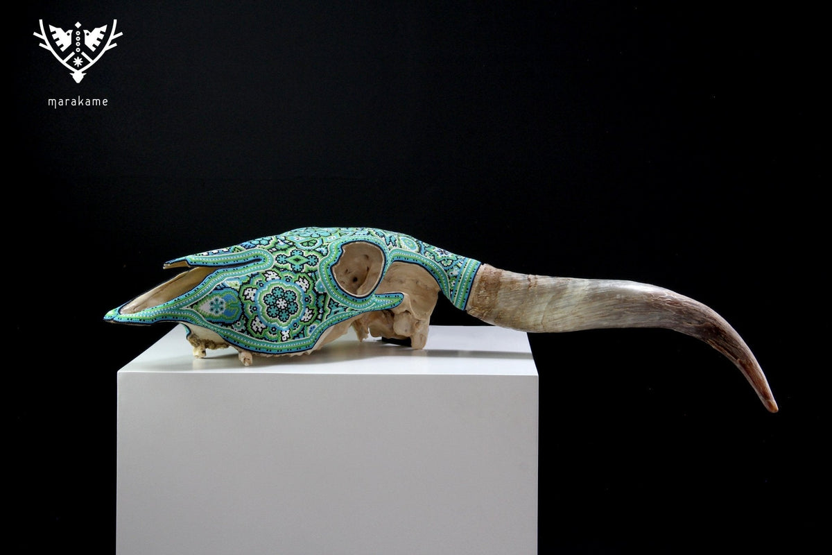 Cráneo de vaca Arte Huichol - Nierika miire III - Arte Huichol - Marakame