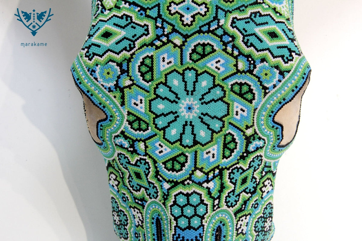 Cráneo de vaca Arte Huichol - Nierika miire III - Arte Huichol - Marakame