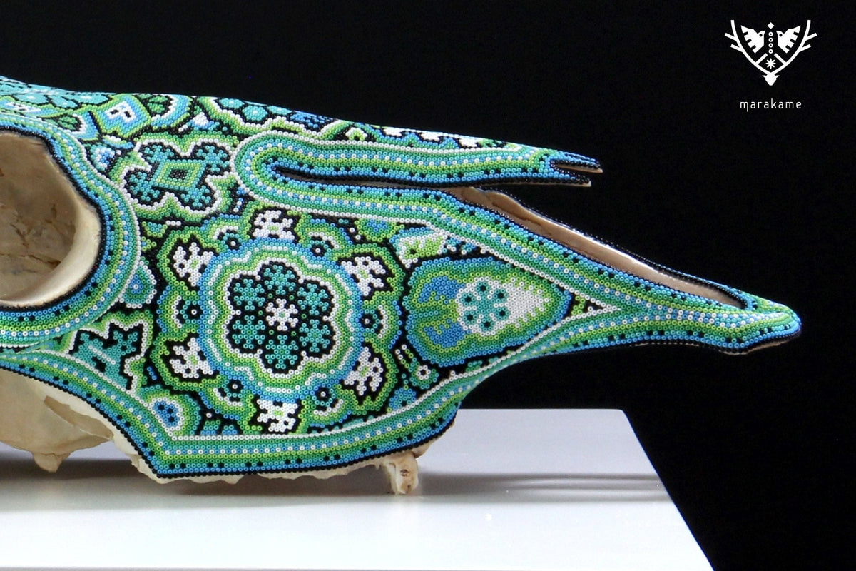 Cráneo de vaca Arte Huichol - Nierika miire III - Arte Huichol - Marakame