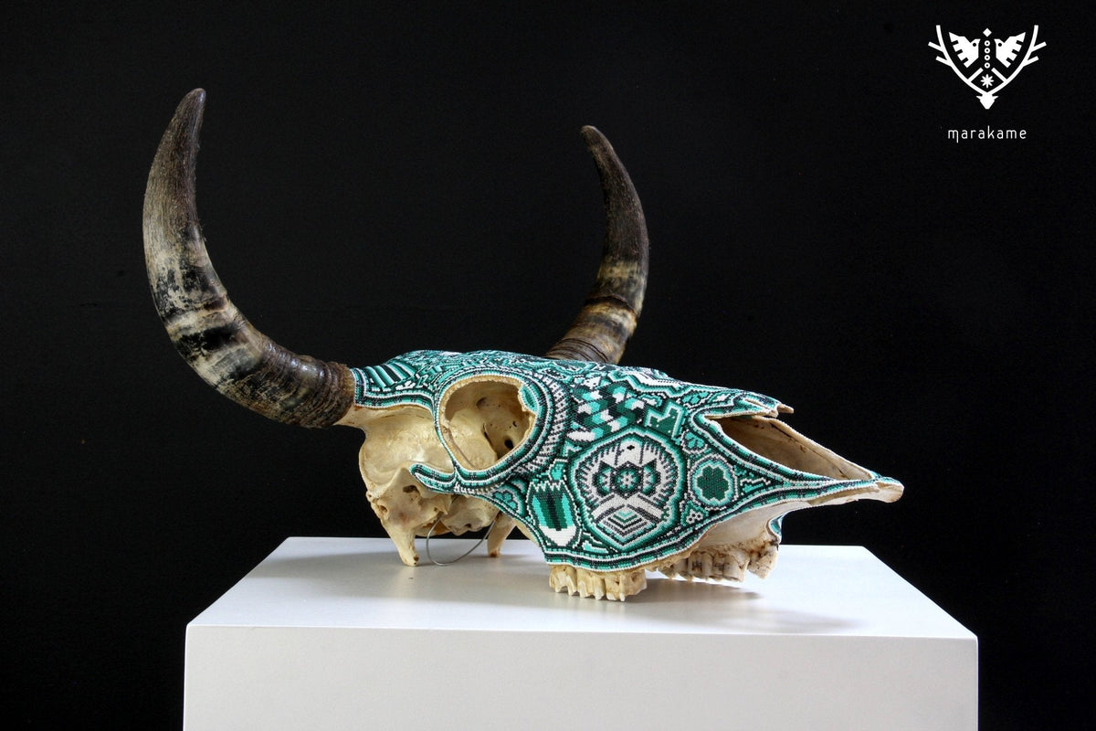 Cráneo de vaca Arte Huichol - Tawexiká en Wirikuta - Arte Huichol - Marakame