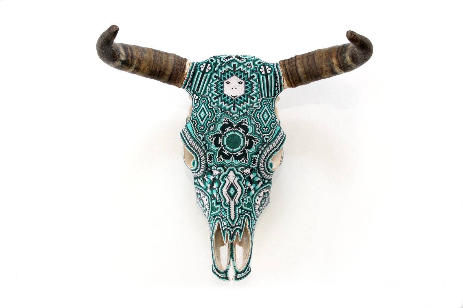 Cráneo de vaca Arte Huichol - Tawexiká en Wirikuta - Arte Huichol - Marakame