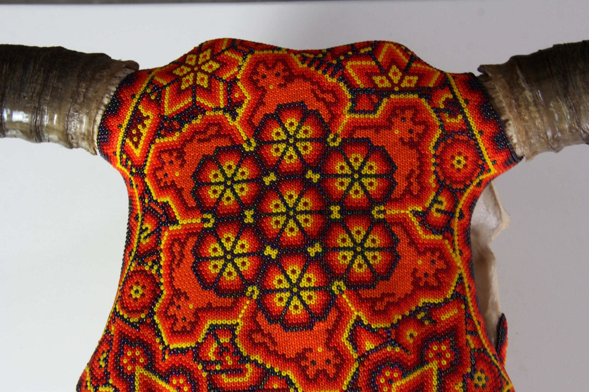Cráneo de vaca Arte Huichol - Tuutú I - Arte Huichol - Marakame