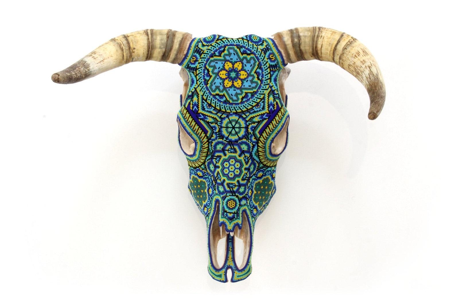 Cráneo de vaca Arte Huichol - tuutú nusa - Arte Huichol - Marakame