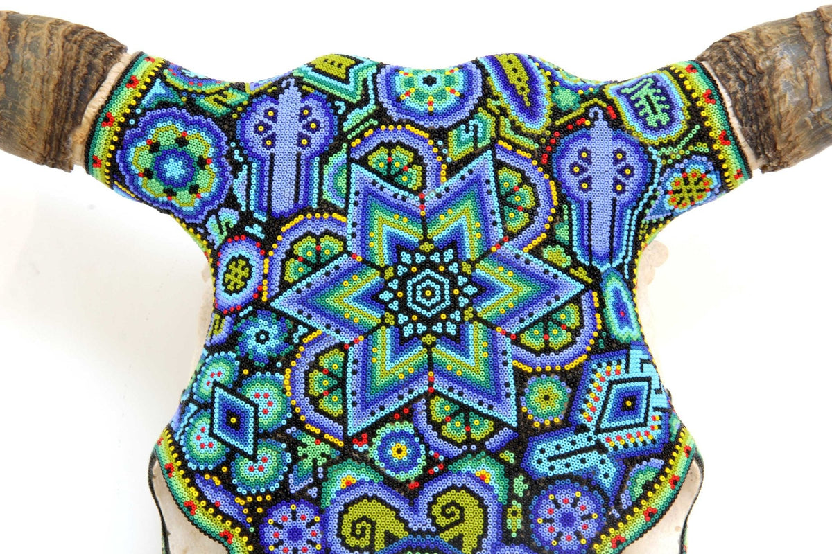 Cráneo de vaca Arte Huichol - Wexikia Hikuri - Arte Huichol - Marakame