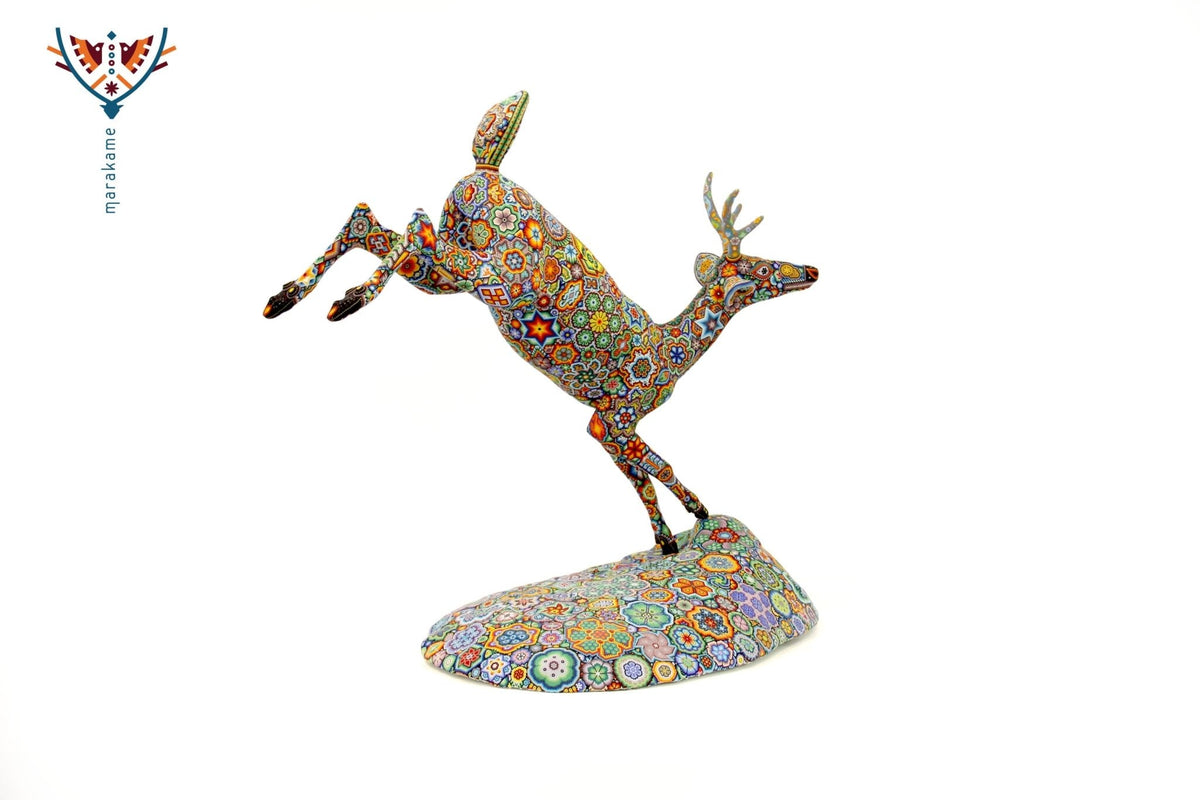Escultura Arte Huichol - Venadito saltando - Maxa utsik+kame - Arte Huichol - Marakame