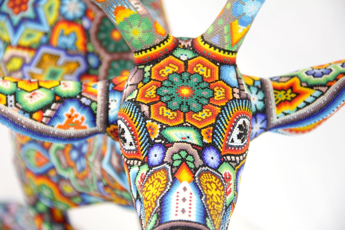 Escultura Arte Huichol - Venadito saltando - Maxa utsik+kame - Arte Huichol - Marakame