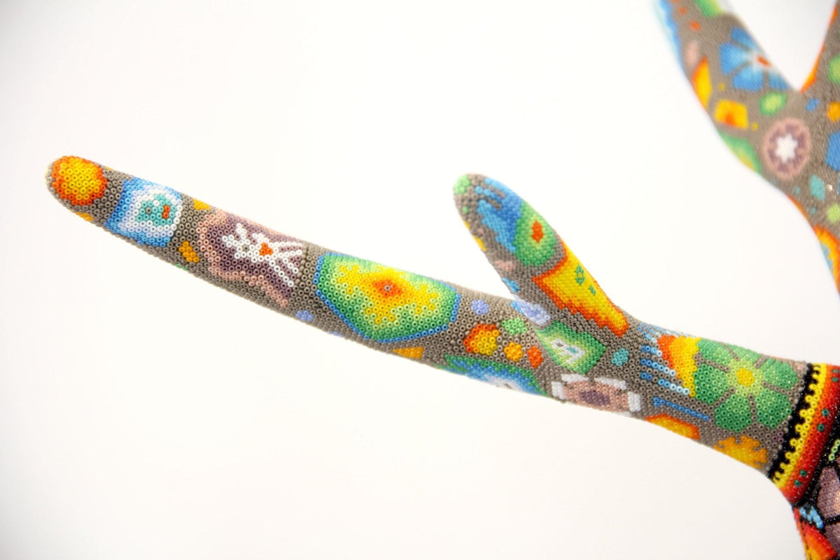 Escultura Arte Huichol - Venadito saltando - Maxa utsik+kame - Arte Huichol - Marakame
