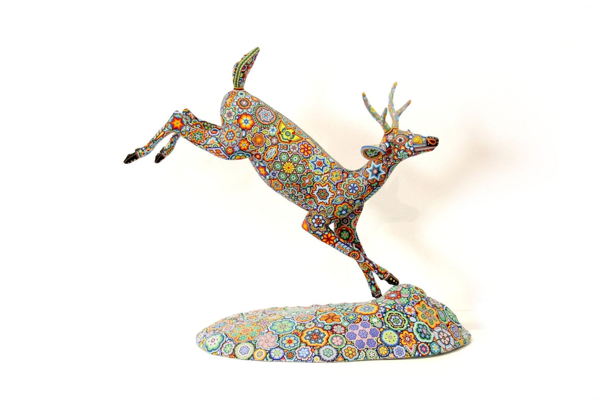 Escultura Arte Huichol - Venadito saltando - Maxa utsik+kame - Arte Huichol - Marakame
