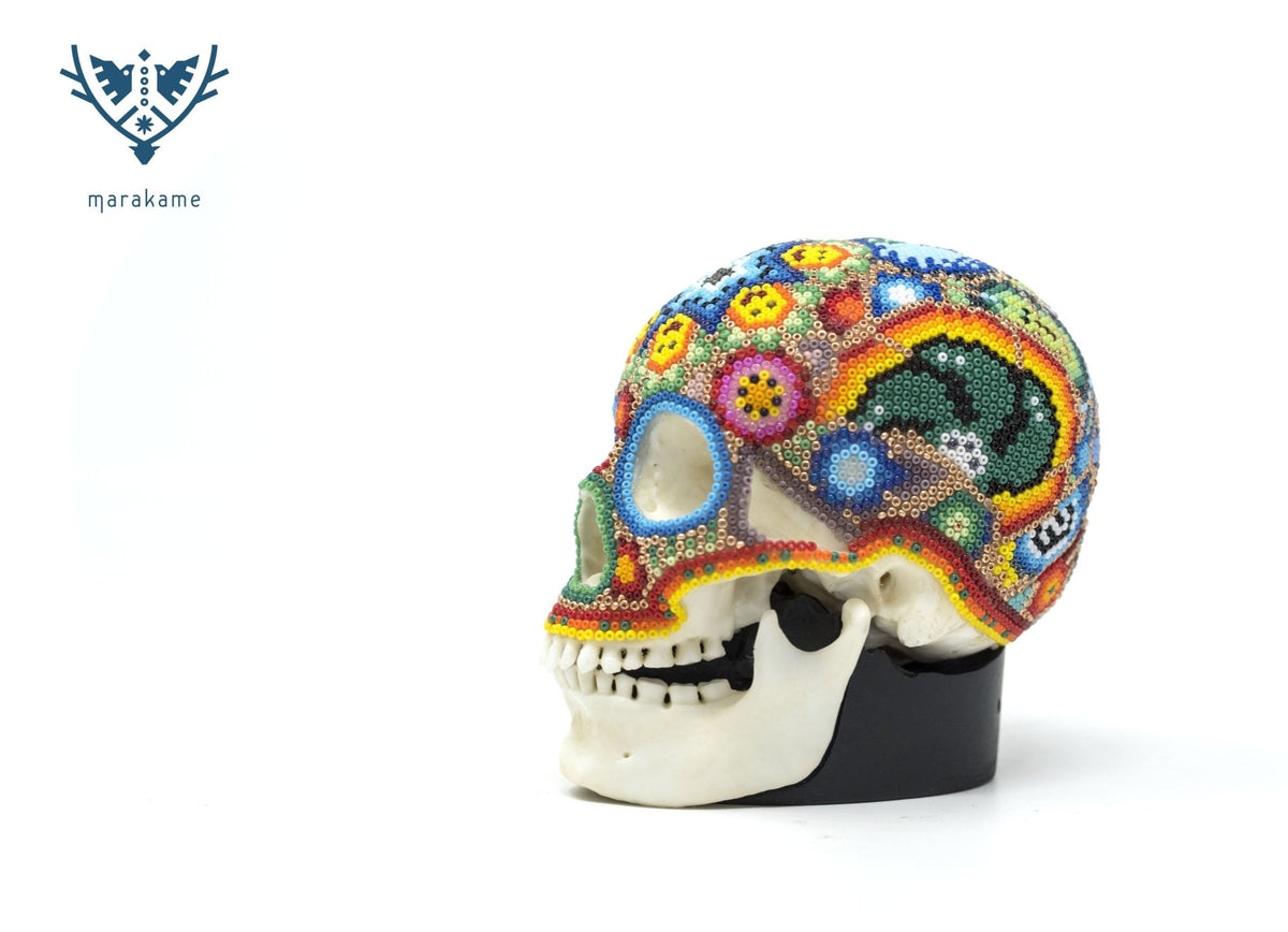 Cráneo Hiperrealista de Humano escala: &quot;Mukiyari II&quot; - Arte Huichol - Marakame